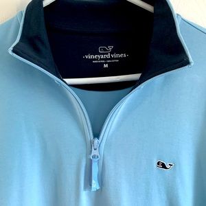 Nice Men’s Vineyard vine’s medium light blue quarter zip